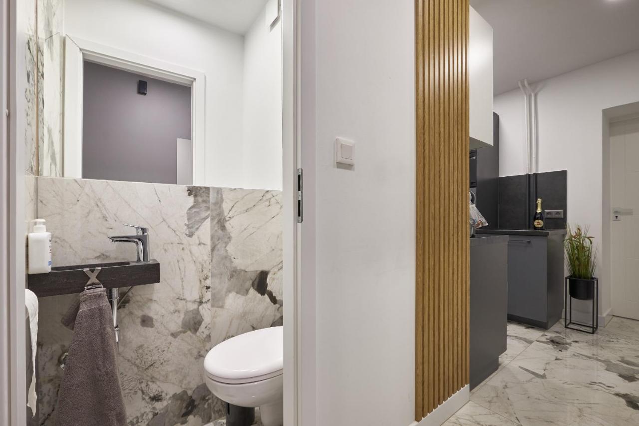 Platinum Apartment - Parking - Klimatyzacja - Winda - Self Check In วรอตซวาฟ ภายนอก รูปภาพ